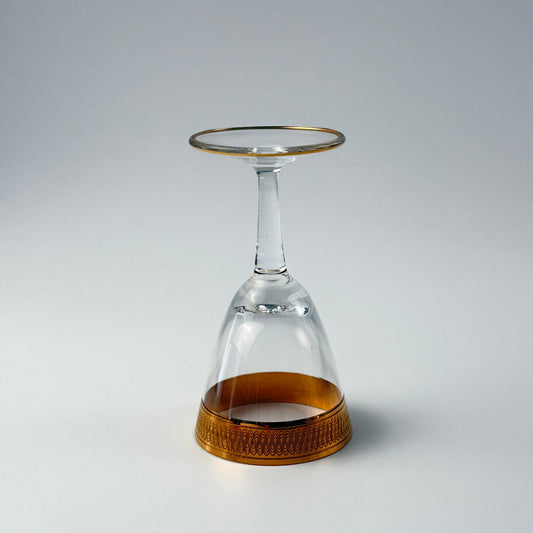 Lyngby Glas Tosca snapseglas i krystal med bred ciseleret guldkant, 1960'erne