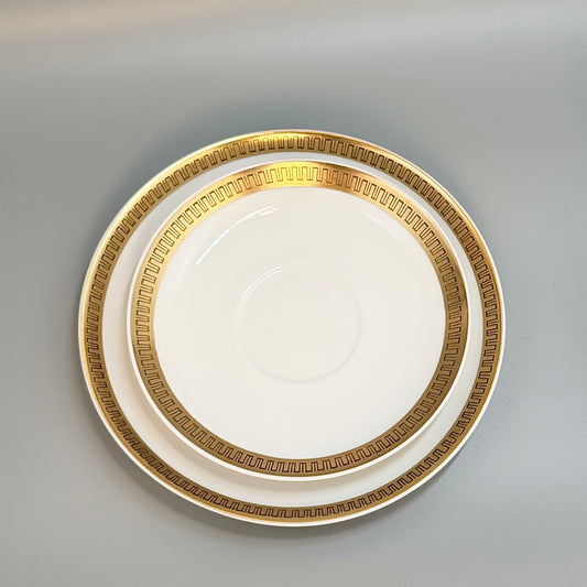 Lyngby Porcelæn kaffekop med underkop og kagetallerken – guldmæanderbort, Danmark