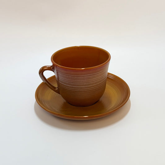 Arcopal France kop med underkop – brun/amber – fransk vintage glas