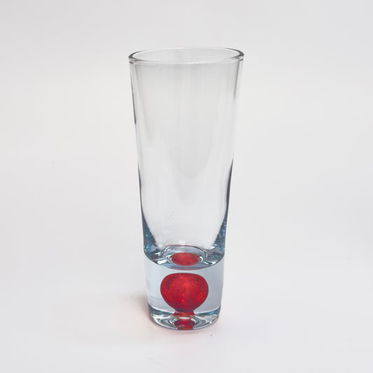 Vintage shot/snapseglas i klart kunstglas med rød indkapslet glaskugle