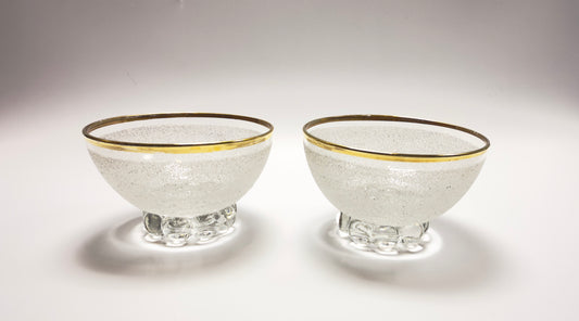 Coupeglas i sæt med ru granuleret glasoverflade og guldkant