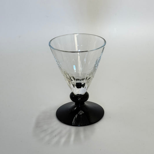 Holmegaards Klintholm med optiske striber og sort stilk og fod, portvinsglas