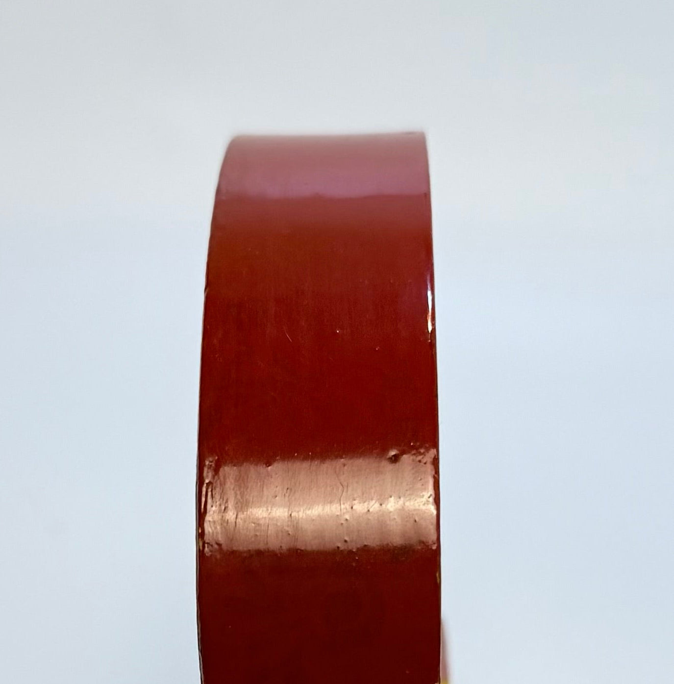 Kinesisk korkudskæring med landskab, pagode og panda udskæring i glasmontre