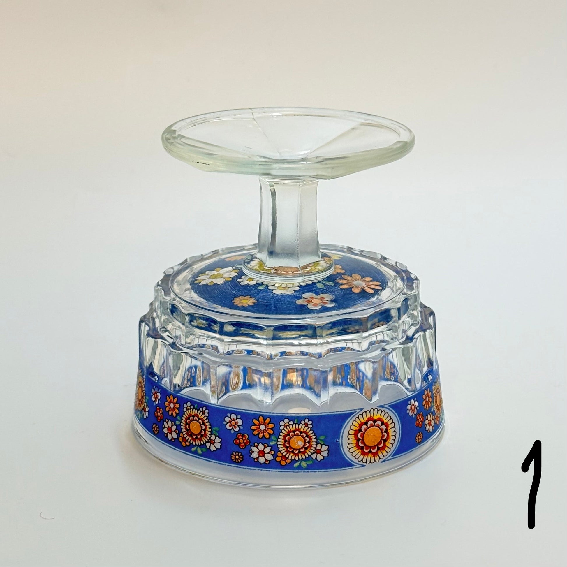 VARIANT 1 - Italiensk champagne/dessertskål på fod i emaljemalet glas – 1960’erne