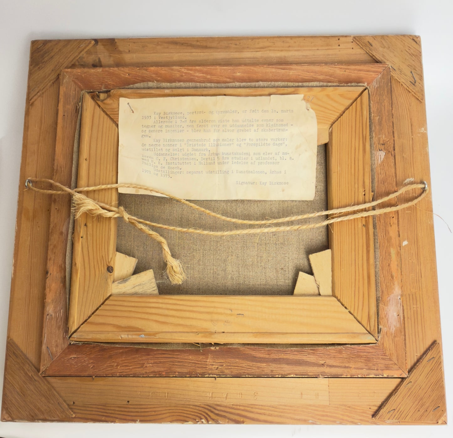 Originalt maleri af Kay Birkmose med dansk landbrugsmotiv i forgyldt ramme