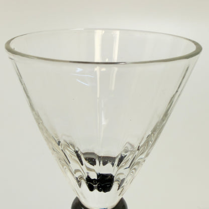 Holmegaards Klintholm med optiske striber og sort stilk og fod, portvinsglas