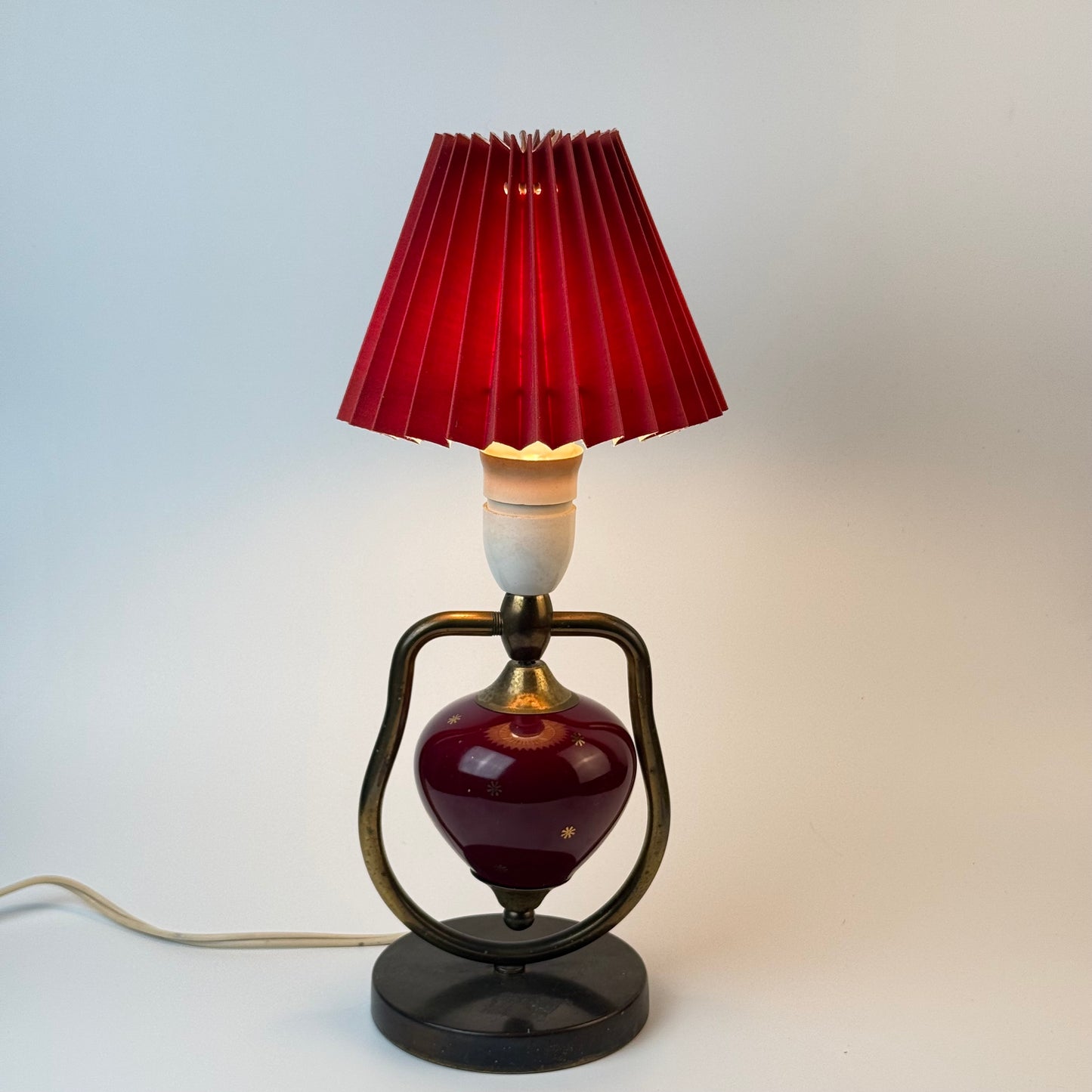 Vintage kombinationslampe massiv messing og rødt porcelæn – bord- og væglampe