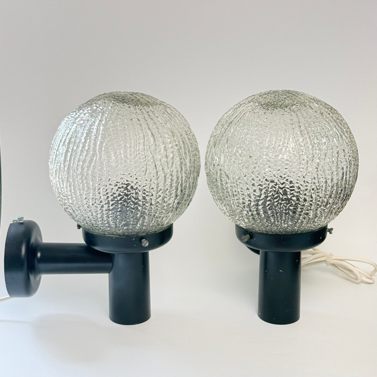 2 vintage udendørs væglamper E S Horn Ice Ball