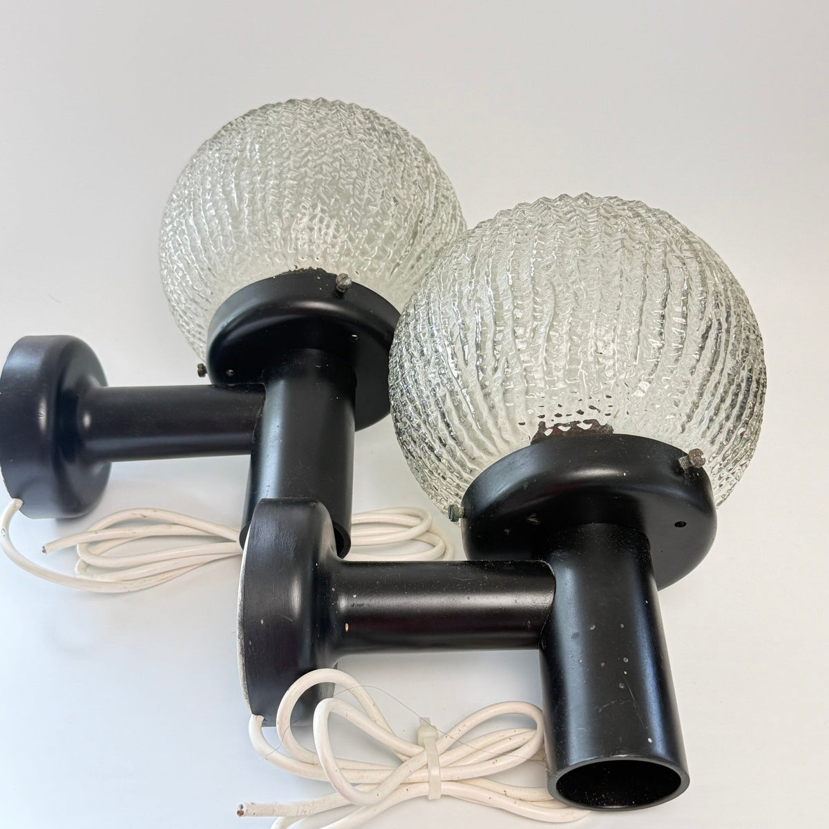 2 vintage udendørs væglamper E S Horn Ice Ball