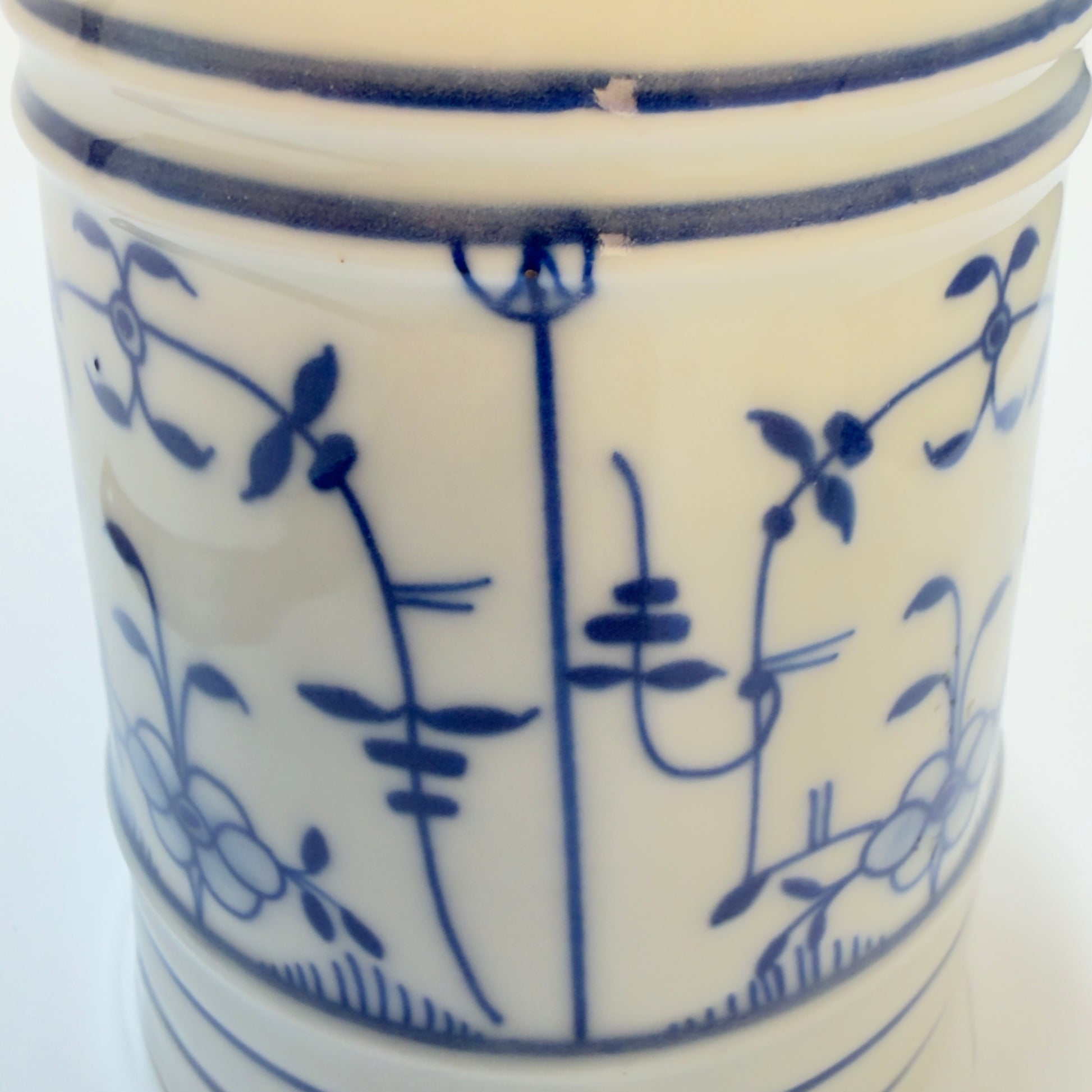 Lithophane ølkrus i porcelæn med tinlåg, 1930-40'erne
