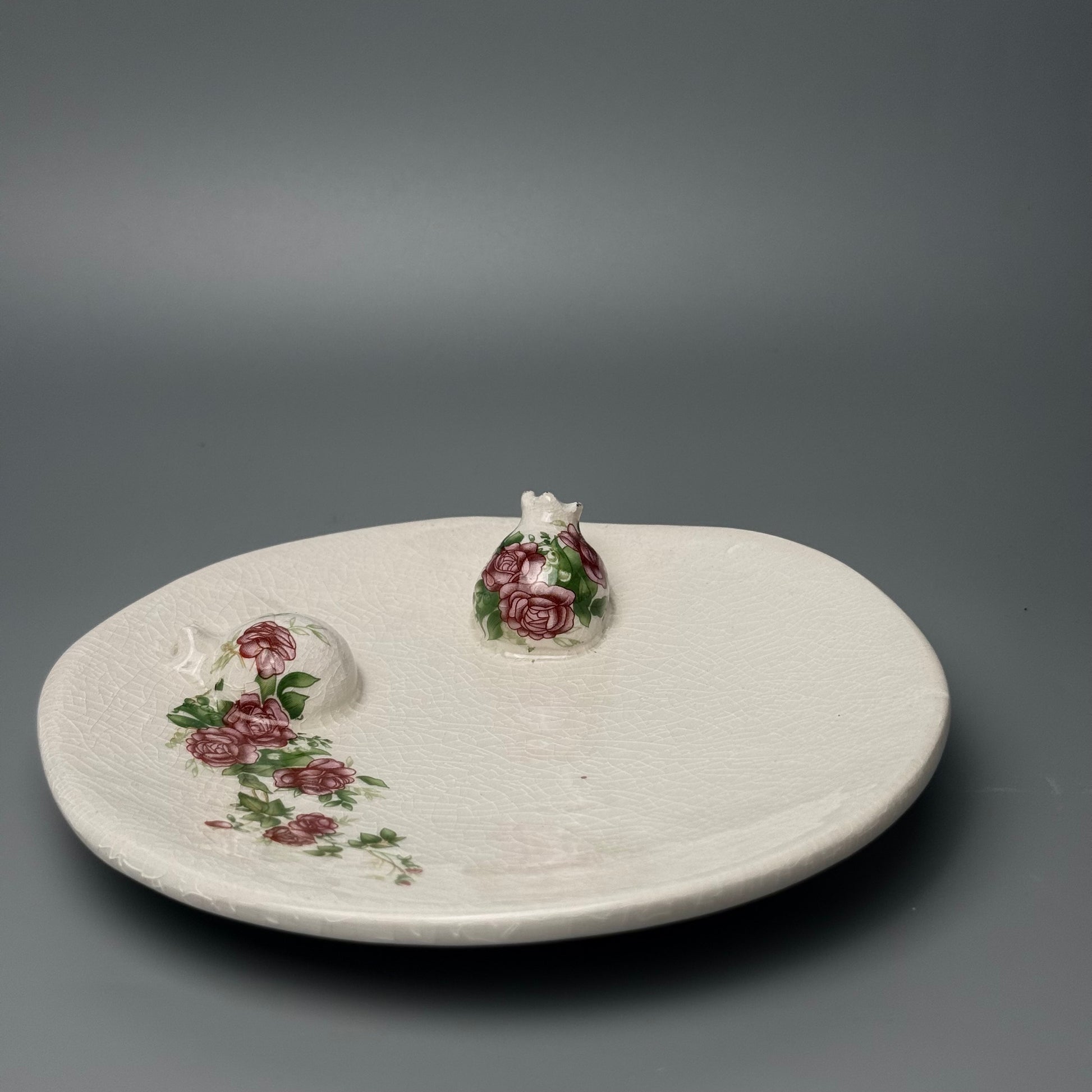 Vintage smykkefad i krakeleret fajance med rosedekor og granatæbler - midcentury