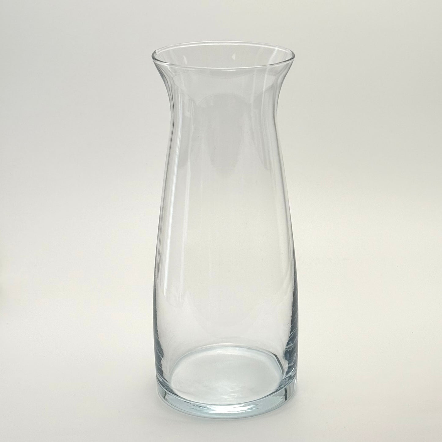 Glasvase i klart glas med svunget form, 26 cm