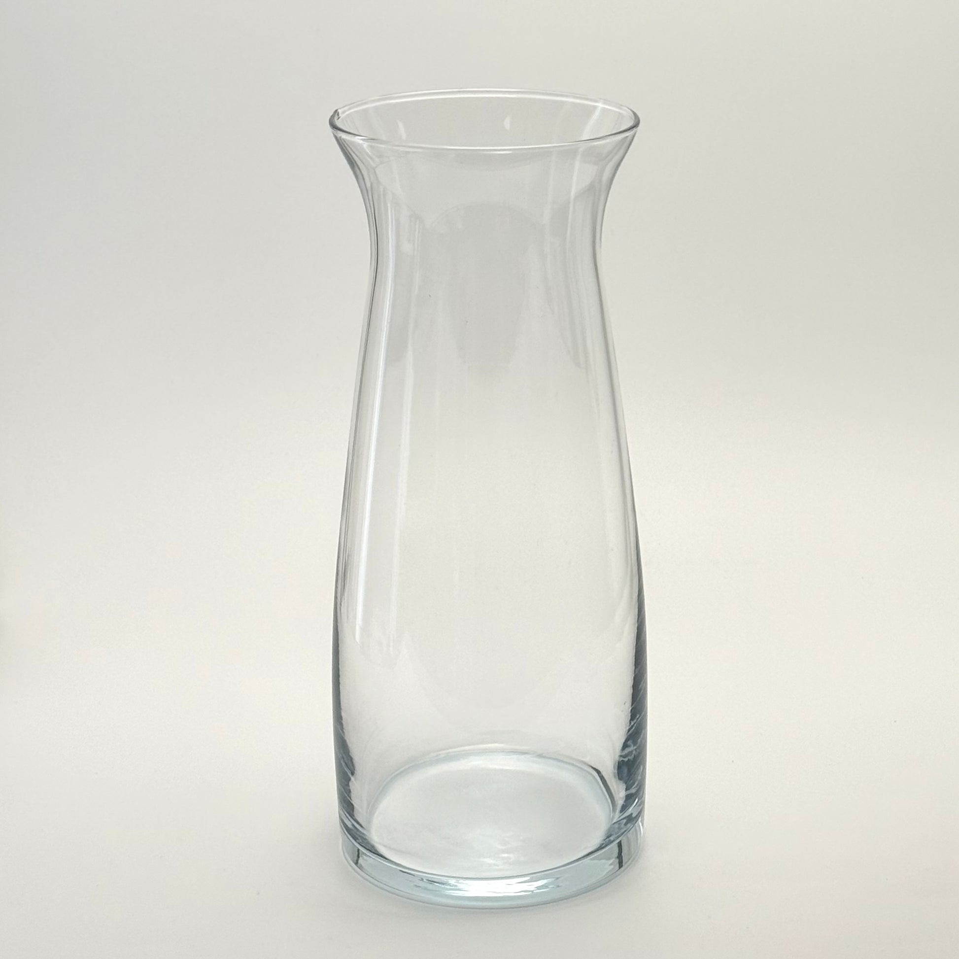 Glasvase i klart glas med svunget form, 26 cm
