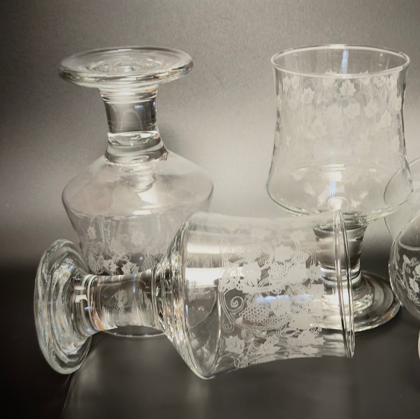 Flotte store Bacchus glas med ætset vinranke