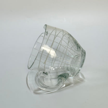 Vintage flødekande i klart glas med hvidt gittermønster – mid century design