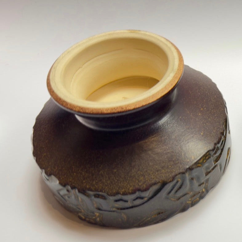 Michael Andersen & Søn reliefskål på opsats i brun glasur