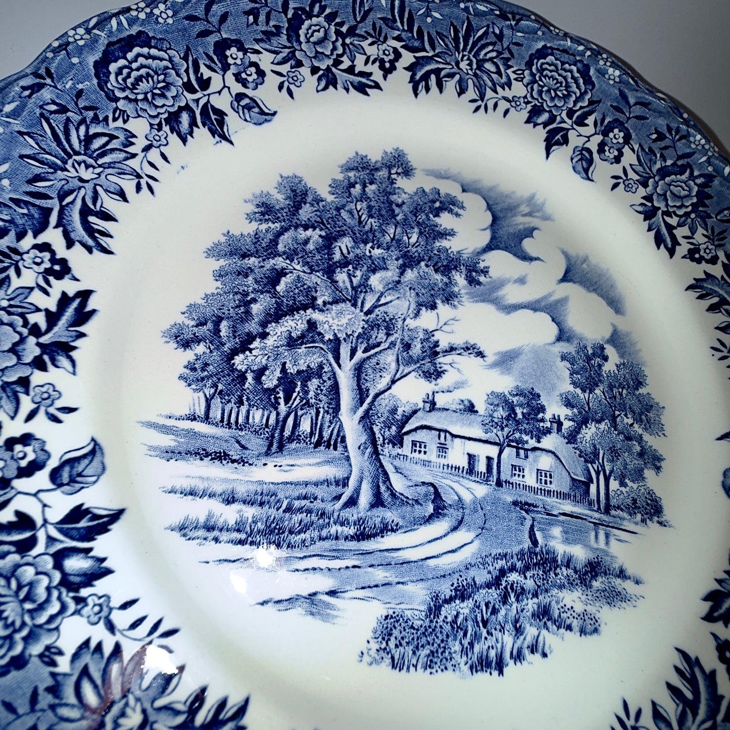Engelsk fajance tallerken “Country Style” – blå/hvid W.H. Grindley Staffordshire
