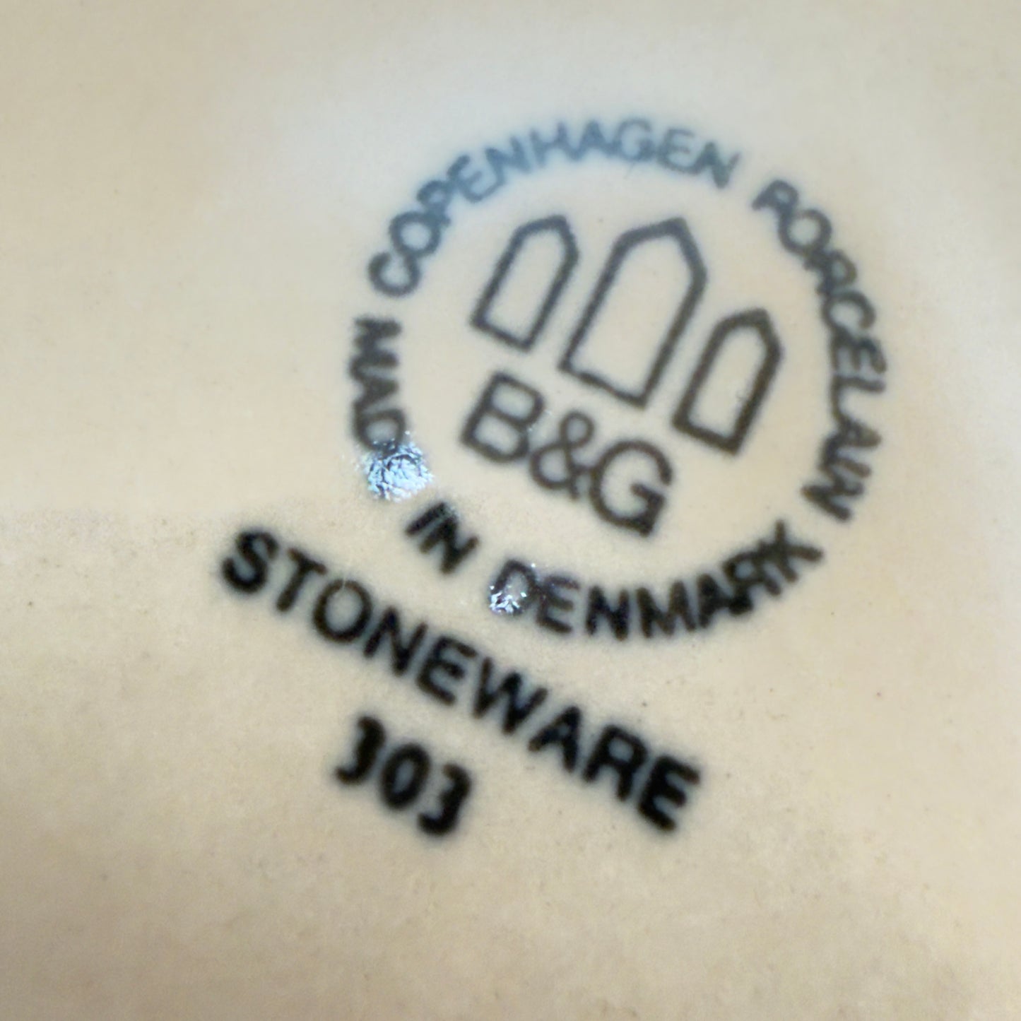 Bing & Grøndahl stoneware 302 og 303 – flødekande og sukkerskål med Låg – vintage stentøj