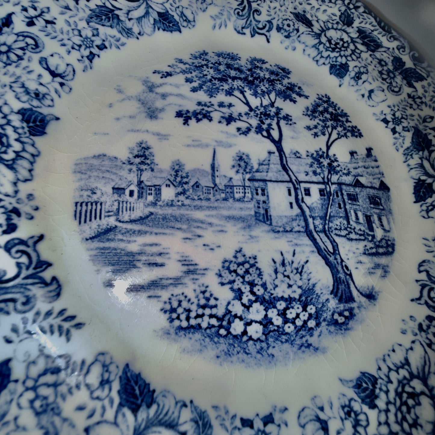 Antik engelsk fajancetallerken – blå hvid transferware fra Staffordshire ca. 1850