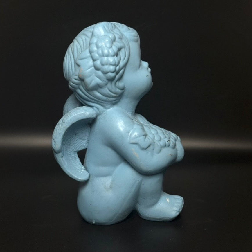 Vintage englebarn figur i keramik – lyseblå kerub