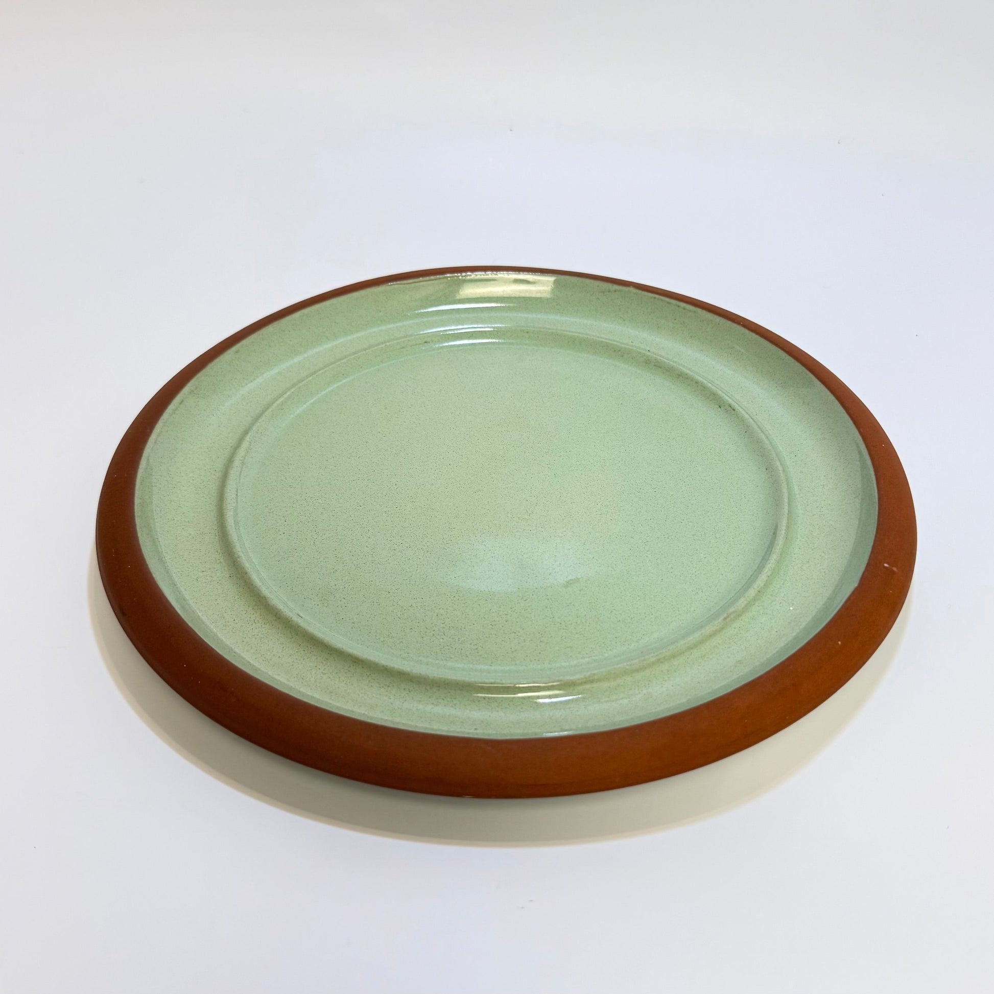 Serveringsfad med klokke i stentøj – Le Gourmet – terracotta og grøn – vintage