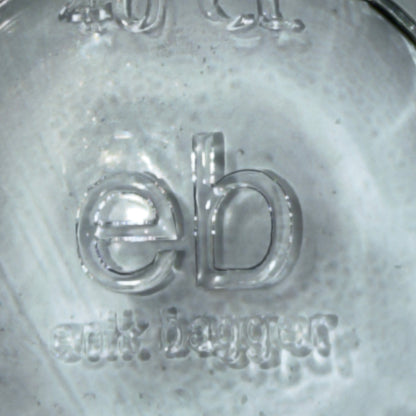 Erik Bagger ølkrus i solidt presset glas med hexagonmønster - 40 cl