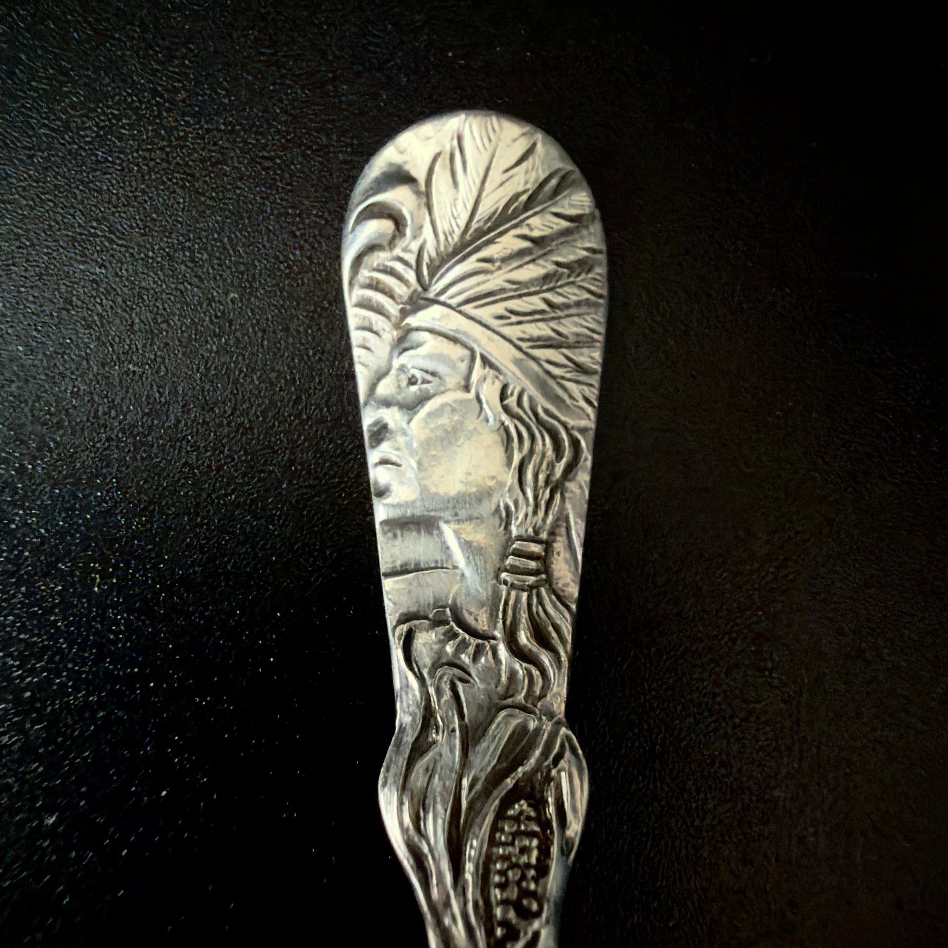 Antik souvenir teske i sterlingsølv, motiv Mount Tacoma og Native American, USA ca. 1900