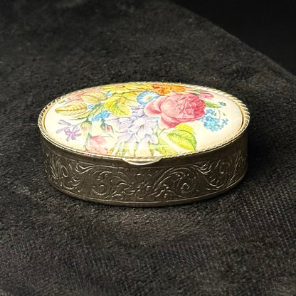 Vintage pilleæske/smykkeæske med porcelænslåg og blomster