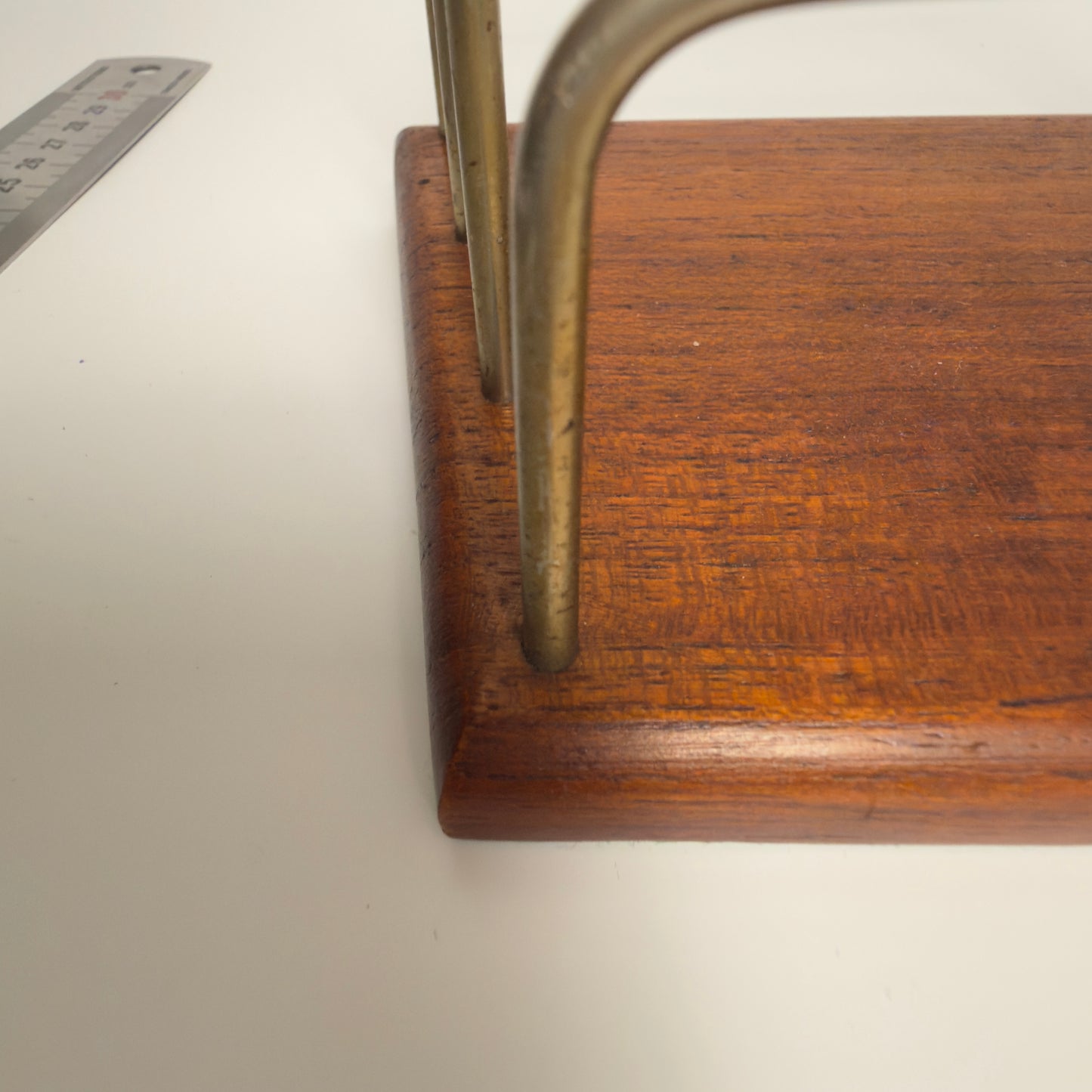 Vintage brevholder i teak – mid century 