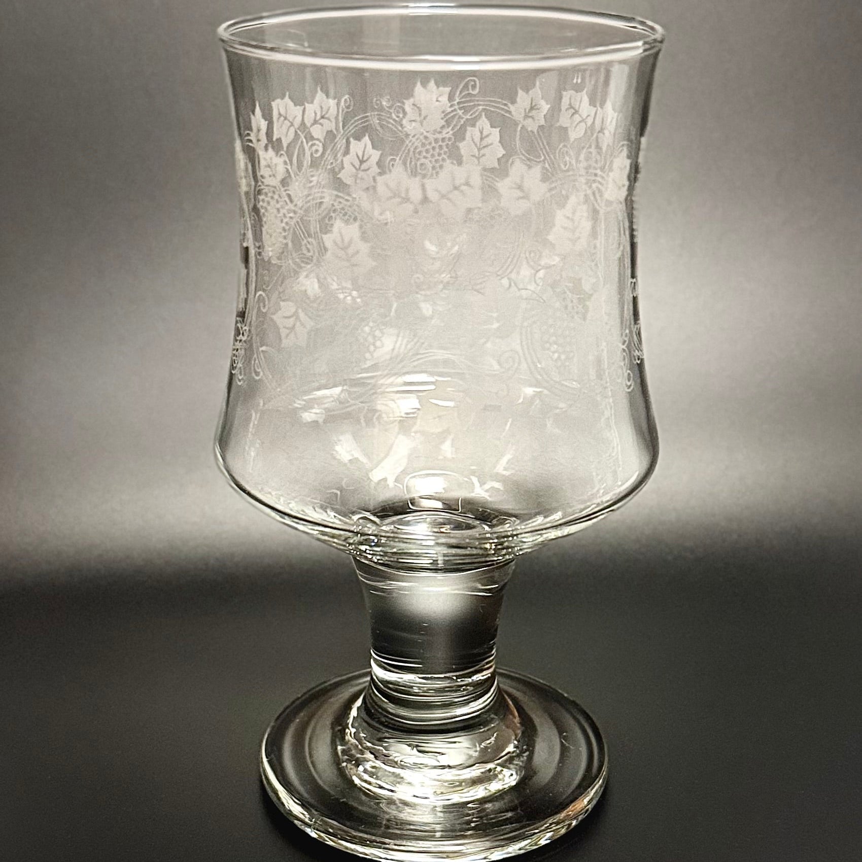 Flotte store Bacchus glas med ætset vinranke