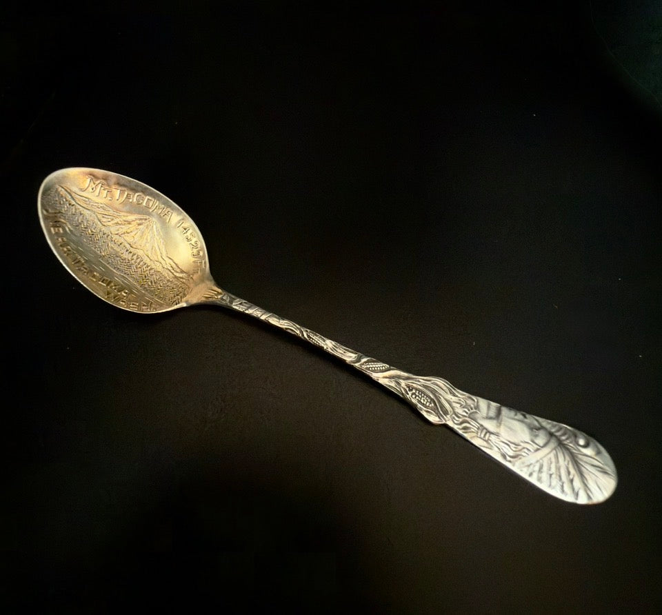 Antik souvenir teske i sterlingsølv, motiv Mount Tacoma og Native American, USA ca. 1900