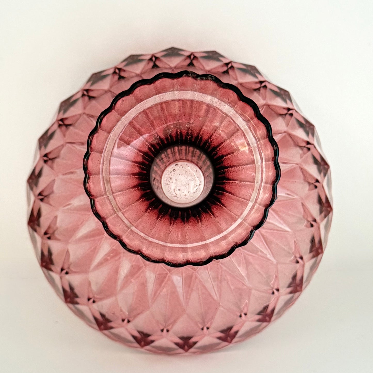 Flot rosa opsatsskål i glas fra 1960-1970’erne