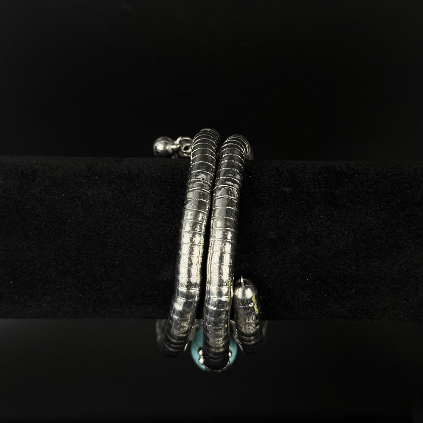 Statement armbånd med turkisfarvede og sølvfarvede detaljer