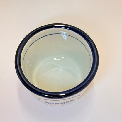 Knabstrup krydderikrukke med låg, hvid og blå glasur - til “Kommen”