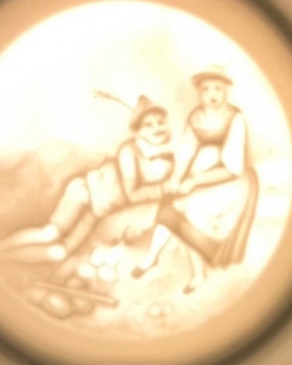 Lithophane ølkrus i porcelæn med tinlåg, 1930-40'erne