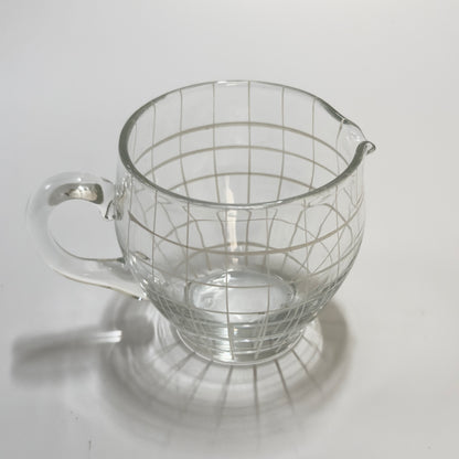 Vintage flødekande i klart glas med hvidt gittermønster – mid century design