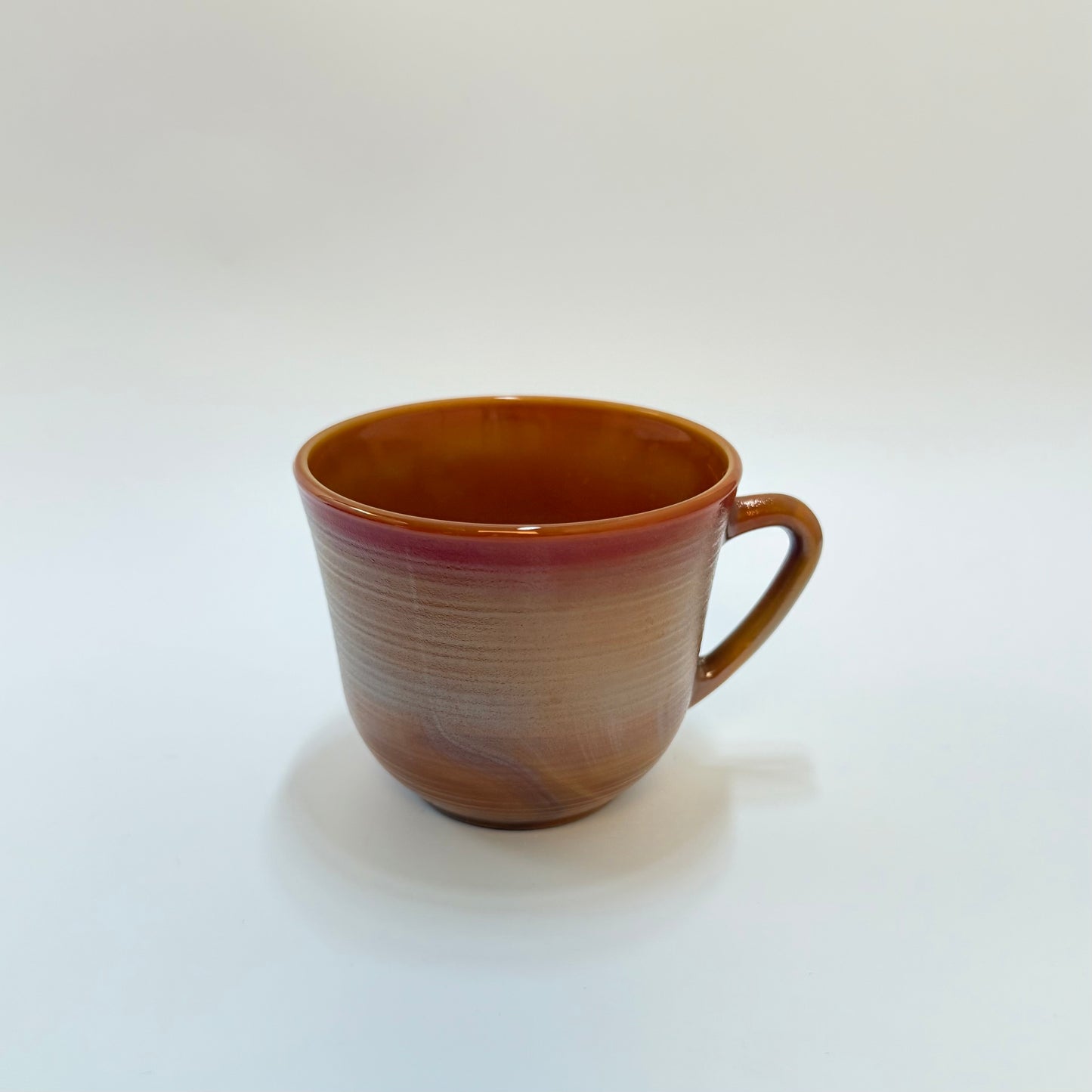 Arcopal France kop med underkop – brun/amber – fransk vintage glas