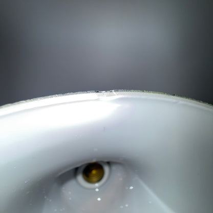 Opalglas-Pendelleuchte mit Messingaufhängung – ca. 1940–1950er Jahre