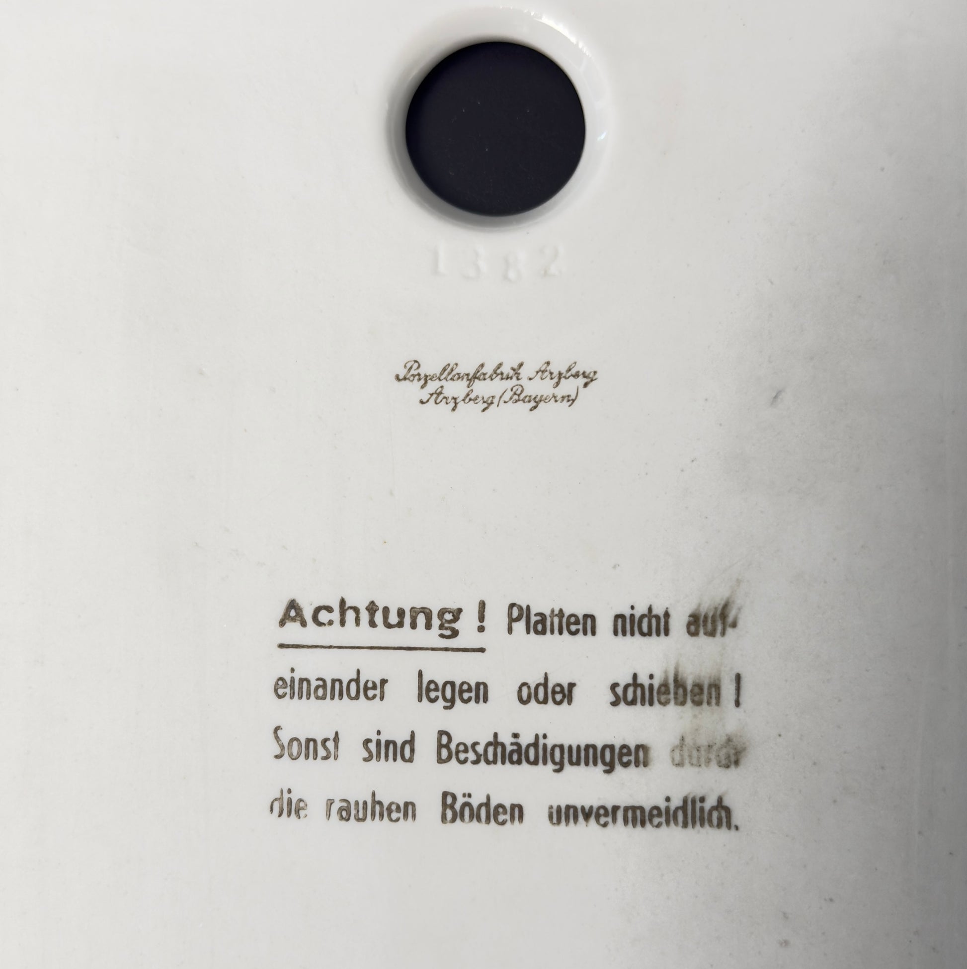Arzberg model 1382 porcelæns morgenmadsbræt med rød kant