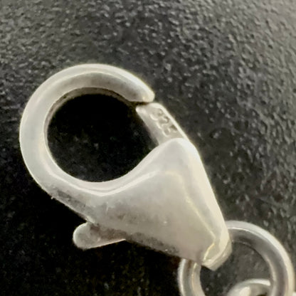 2 vintage charms i 925 sølv – gyngehest og glassten