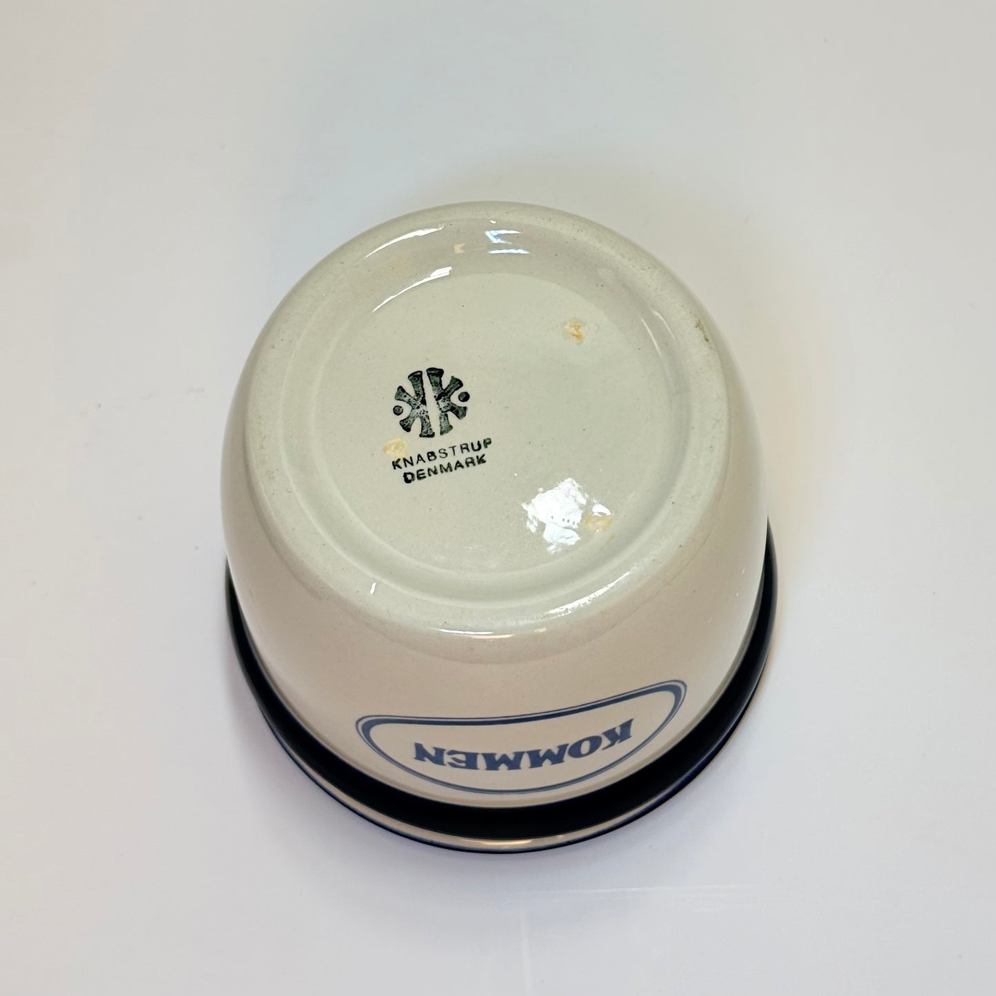 Knabstrup krydderikrukke med låg, hvid og blå glasur - til “Kommen”