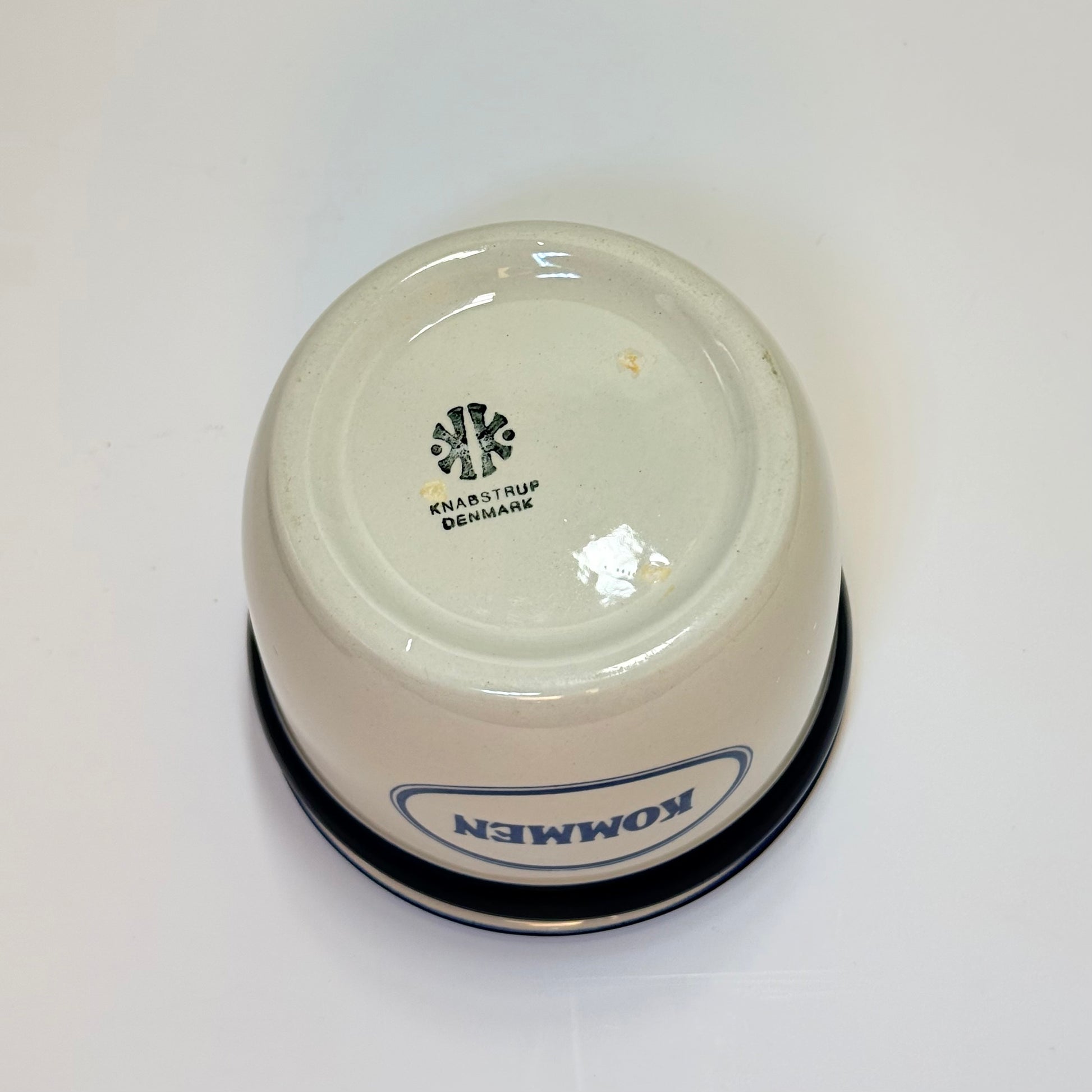 Knabstrup krydderikrukke med låg, hvid og blå glasur - til “Kommen”