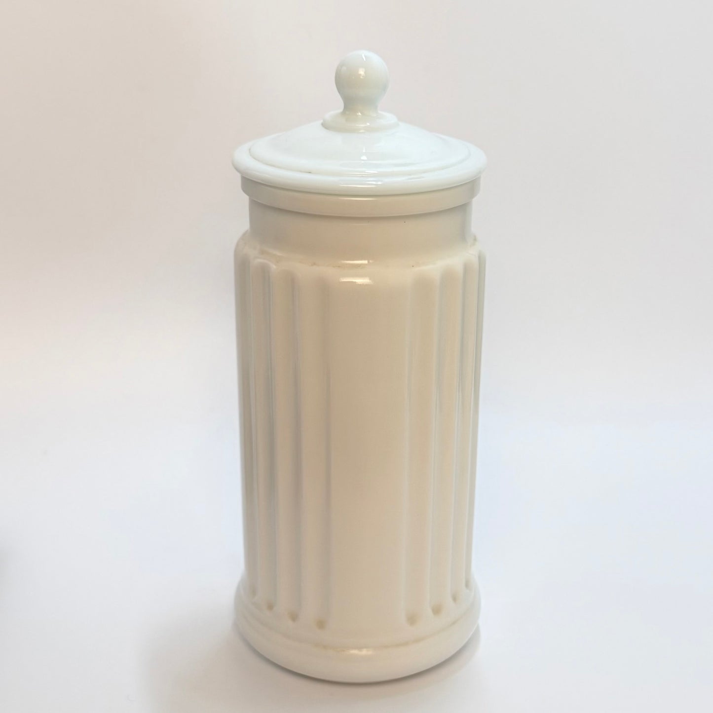 Apotekerkrukke i opalineglas med låg – vintage opbevaringskrukke – Italy præger i bund