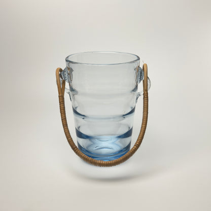 Holmegaard vintage isspand i lyseblåt glas med rattan hank, 1930-1950'erne
