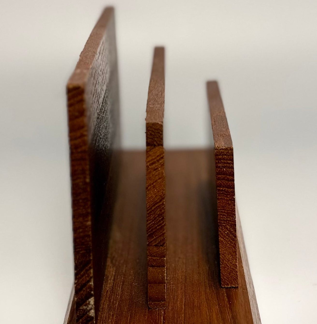 Dansk vintage brevholder i massiv teak