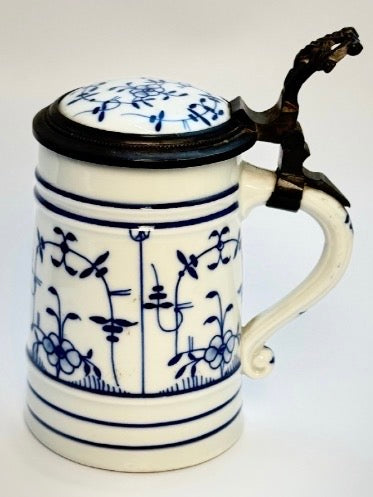 Lithophane ølkrus i porcelæn med tinlåg, 1930-40'erne