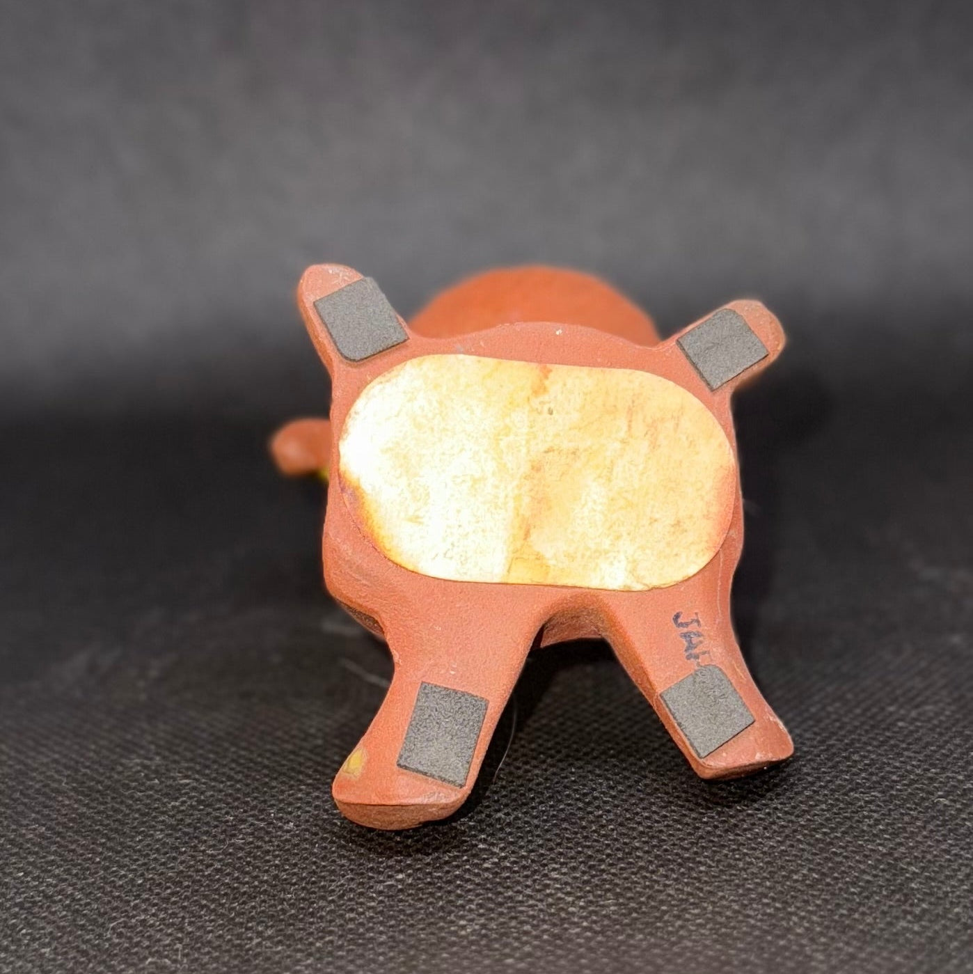 Lille japansk barnefigur i keramik – 1950’erne