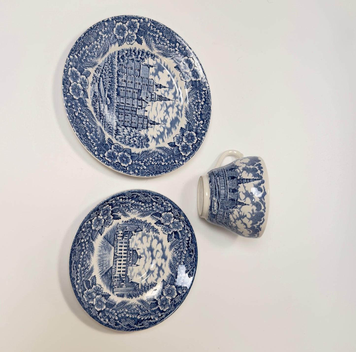 Imerco 50 års jubilæumsstel, kaffekop og underkop og dessertallerken, Rosenborg Slot og Fredensborg Slot 1978