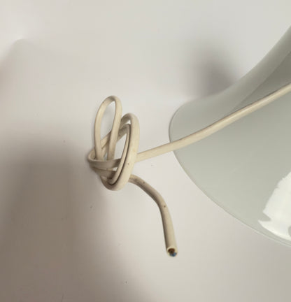 Opalglas-Pendelleuchte mit Messingaufhängung – ca. 1940–1950er Jahre