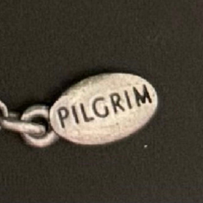 Pilgrim armbånd med charms og rhinsten – sølvfarvet